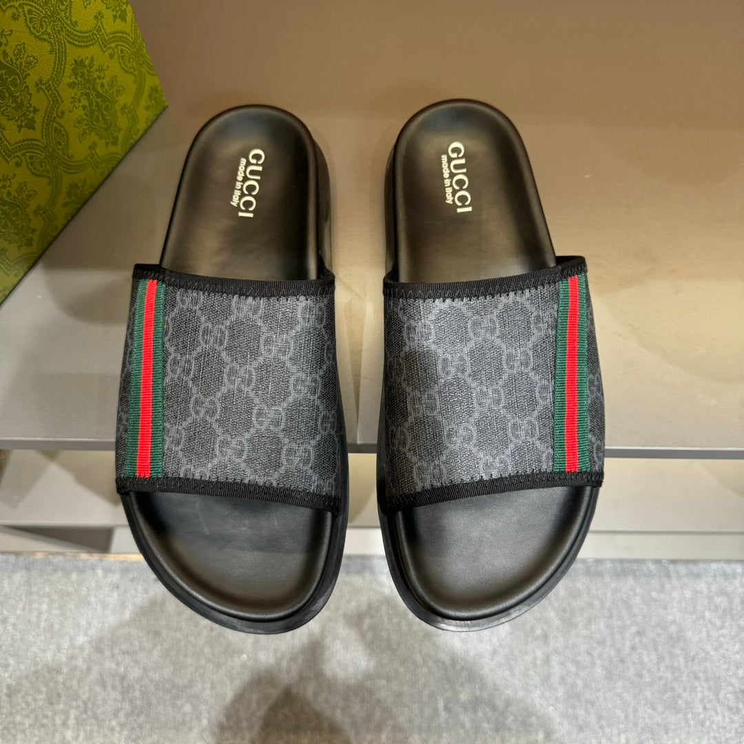Gucci GG Supreme Slide Sandal - Black