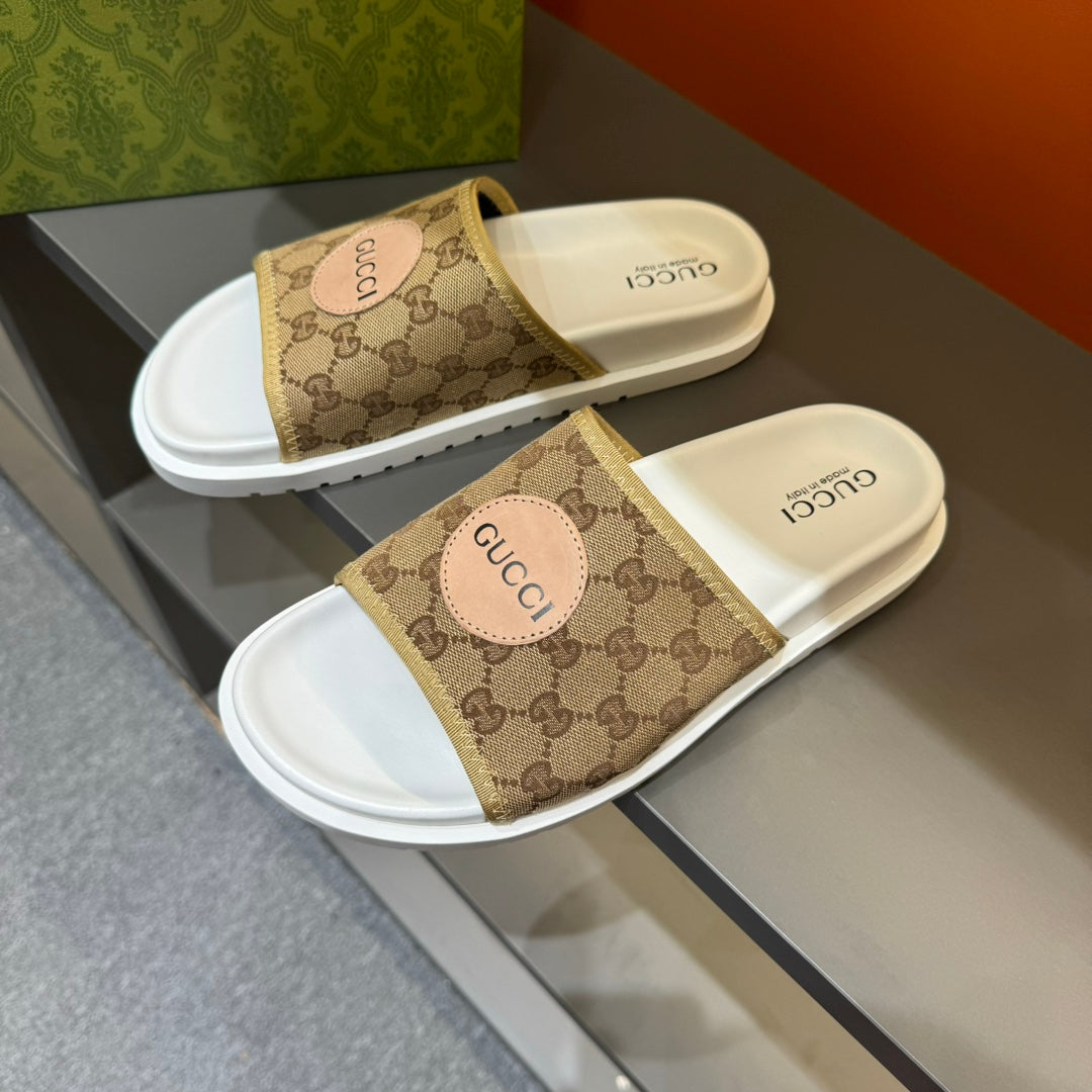 Gucci GG Supreme Slide Sandal - White