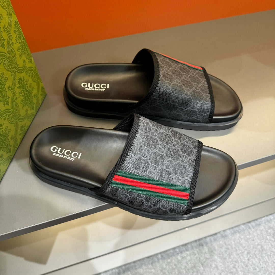 Gucci GG Supreme Slide Sandal - Black