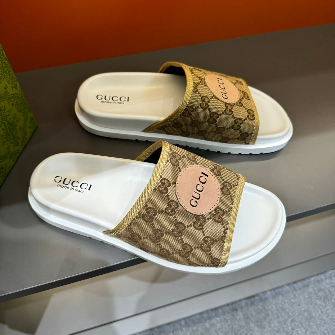 Gucci GG Supreme Slide Sandal - White