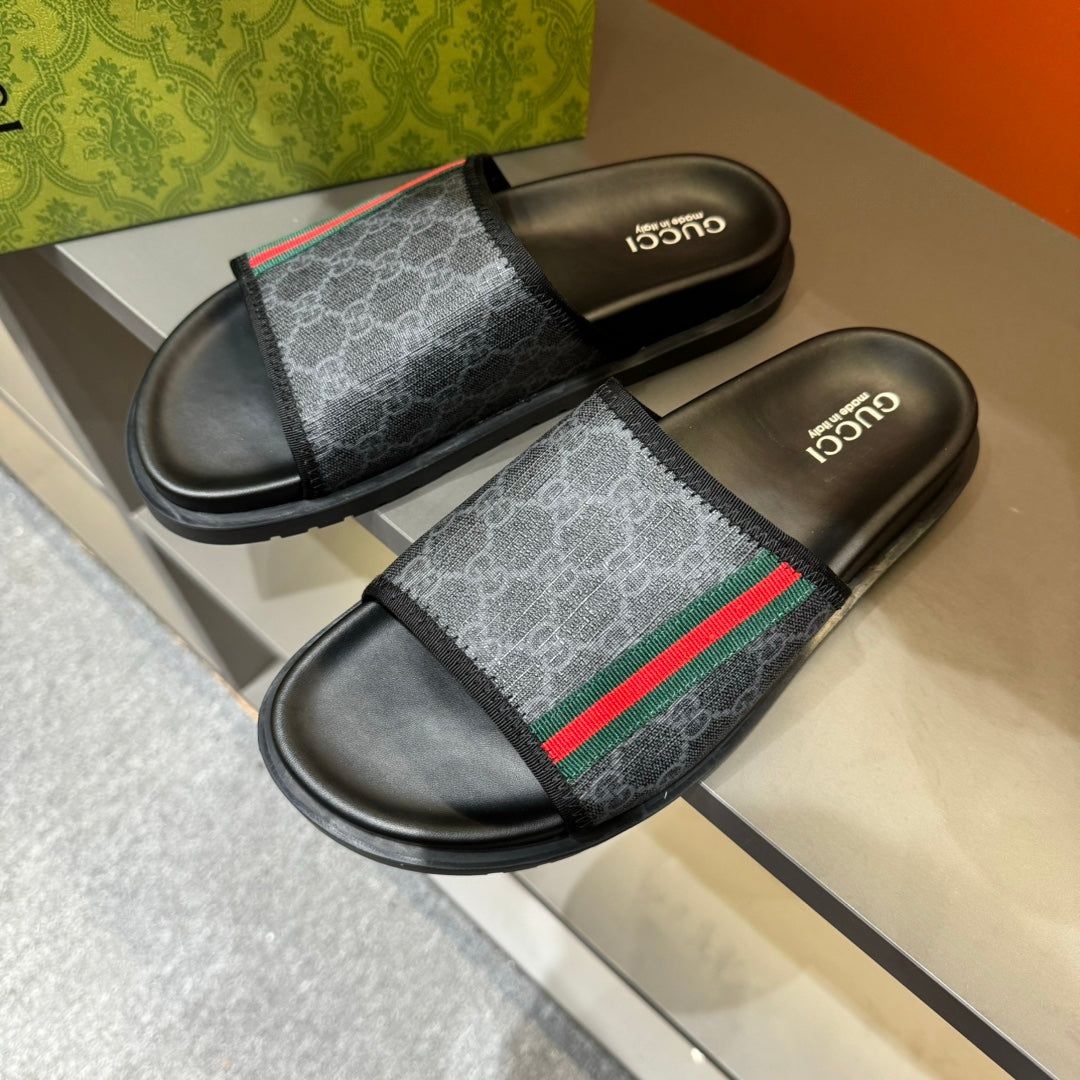 Gucci GG Supreme Slide Sandal - Black