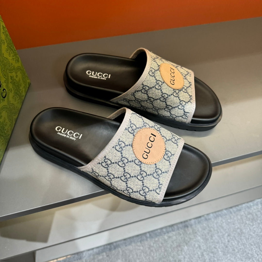 Gucci GG Supreme Slide Sandal - White GG Multicolor Canvas